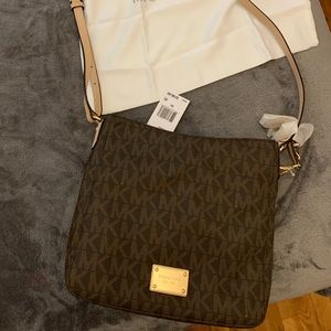 Michael Kors Women's Jet Set Travel Messenger Bag